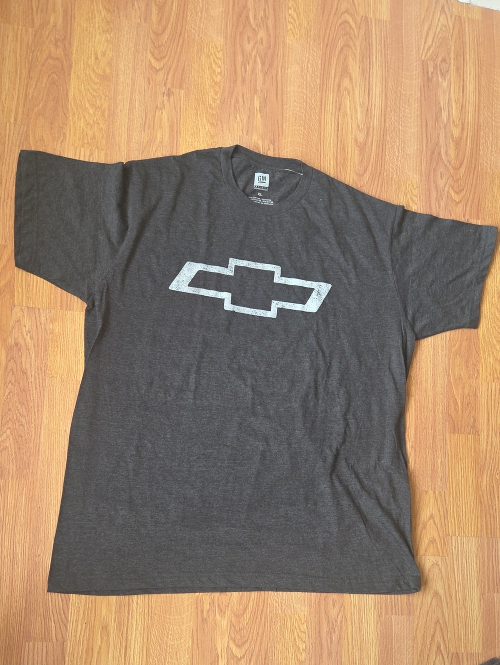 Chevy Logo Men's Tshirt XL Classic Chevrolet Logo GM USA Cars Auto Graphic - Picture 3 of 5